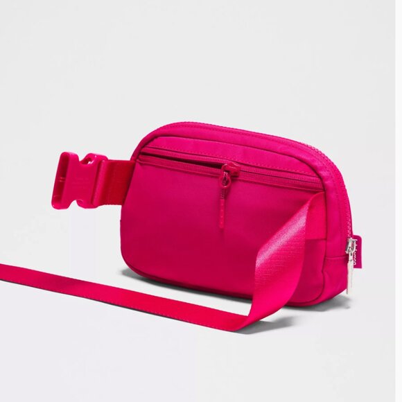 NWT Lululemon Everywhere Belt Bag 1L - Picture 2 of 5